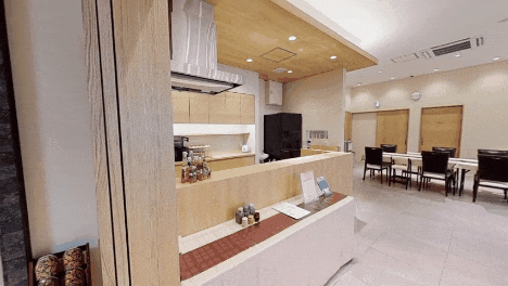 人型のアイコンをクリックして、実際に式場内を自由に歩いているようなウォークスルー体験ができます。